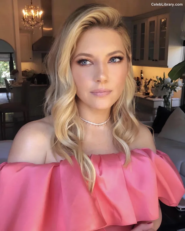 Katheryn Winnick photo 9 of 399