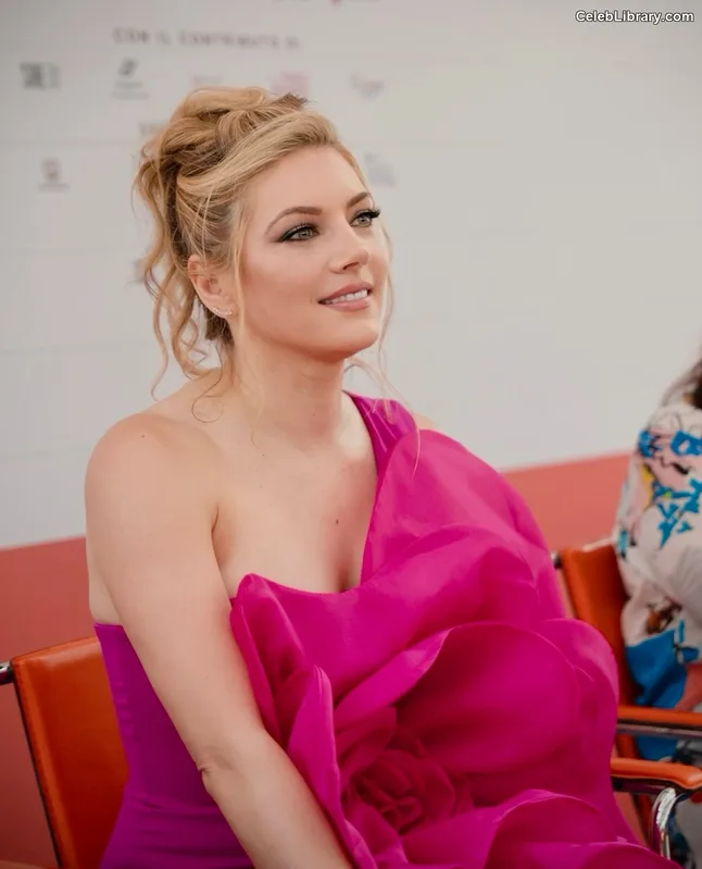 Katheryn Winnick photo 18 of 399