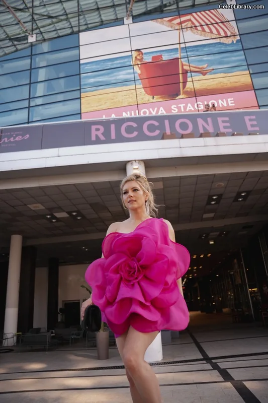 Katheryn Winnick photo 23 of 399