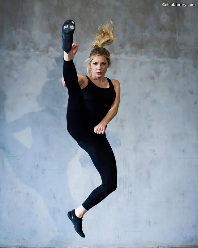 Katheryn Winnick photo 16 of 399