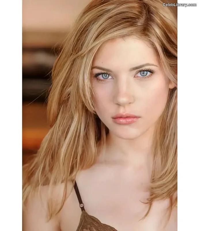 Katheryn Winnick photo 16 of 399