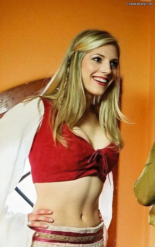 Katheryn Winnick photo 22 of 399