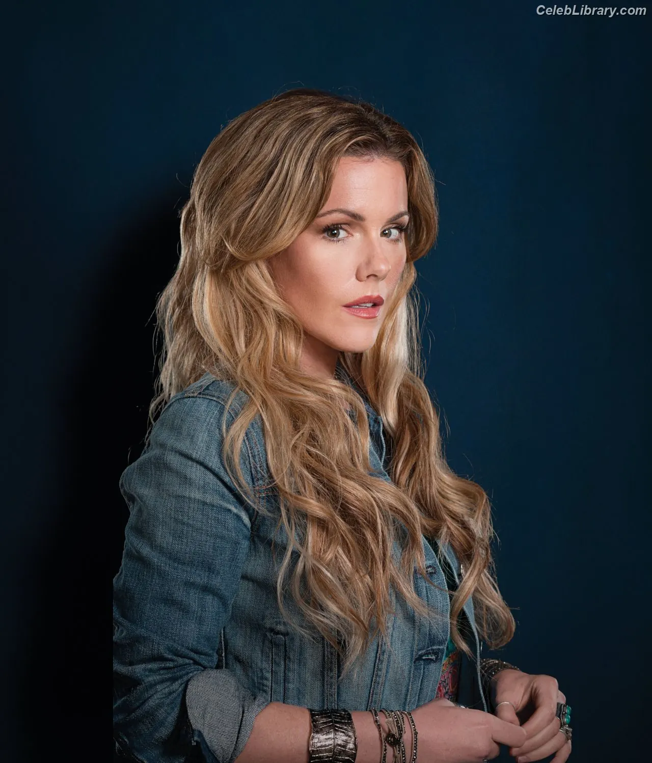 Kathleen Robertson photo 21 of 69