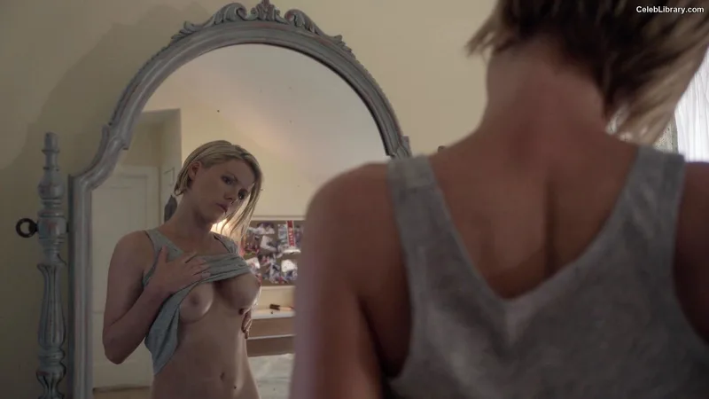 Kathleen Robertson photo 18 of 70