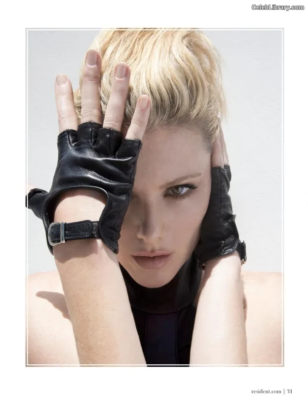 Kathleen Robertson photo 6 of 70
