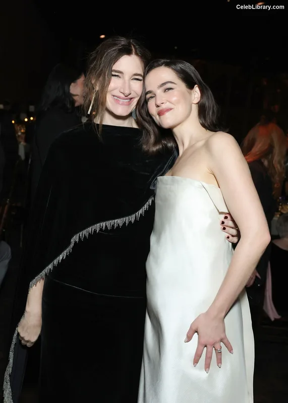 Kathryn Hahn photo 3 of 43