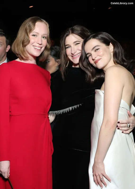 Kathryn Hahn photo 4 of 43