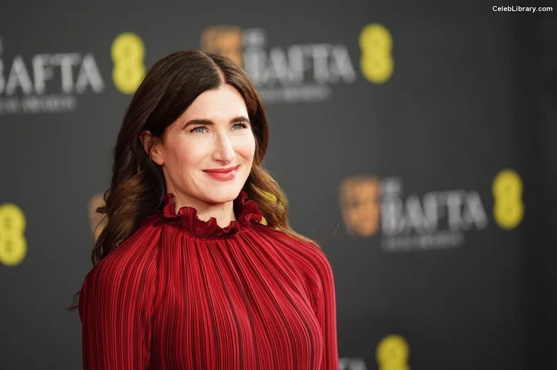 Kathryn Hahn photo 11 of 43