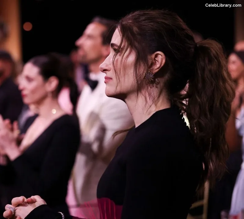 Kathryn Hahn photo 19 of 43