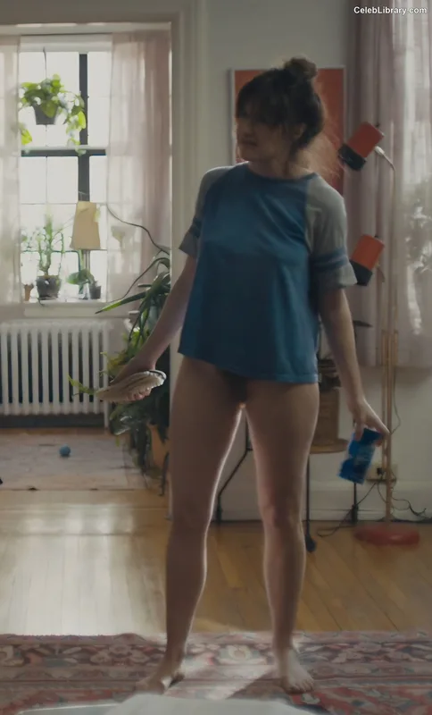 Kathryn Hahn photo 17 of 43
