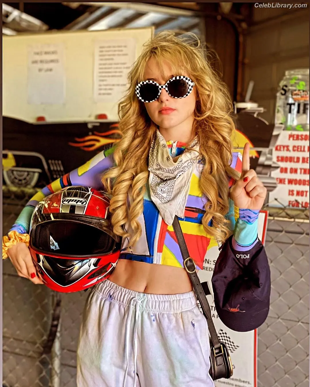Kathryn Newton photo 2 of 1451