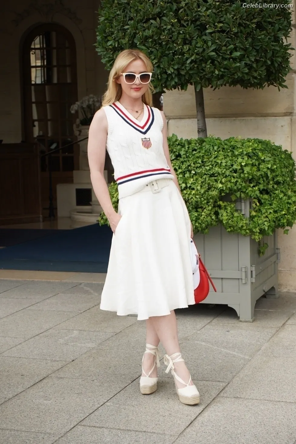 Kathryn Newton photo 19 of 1451