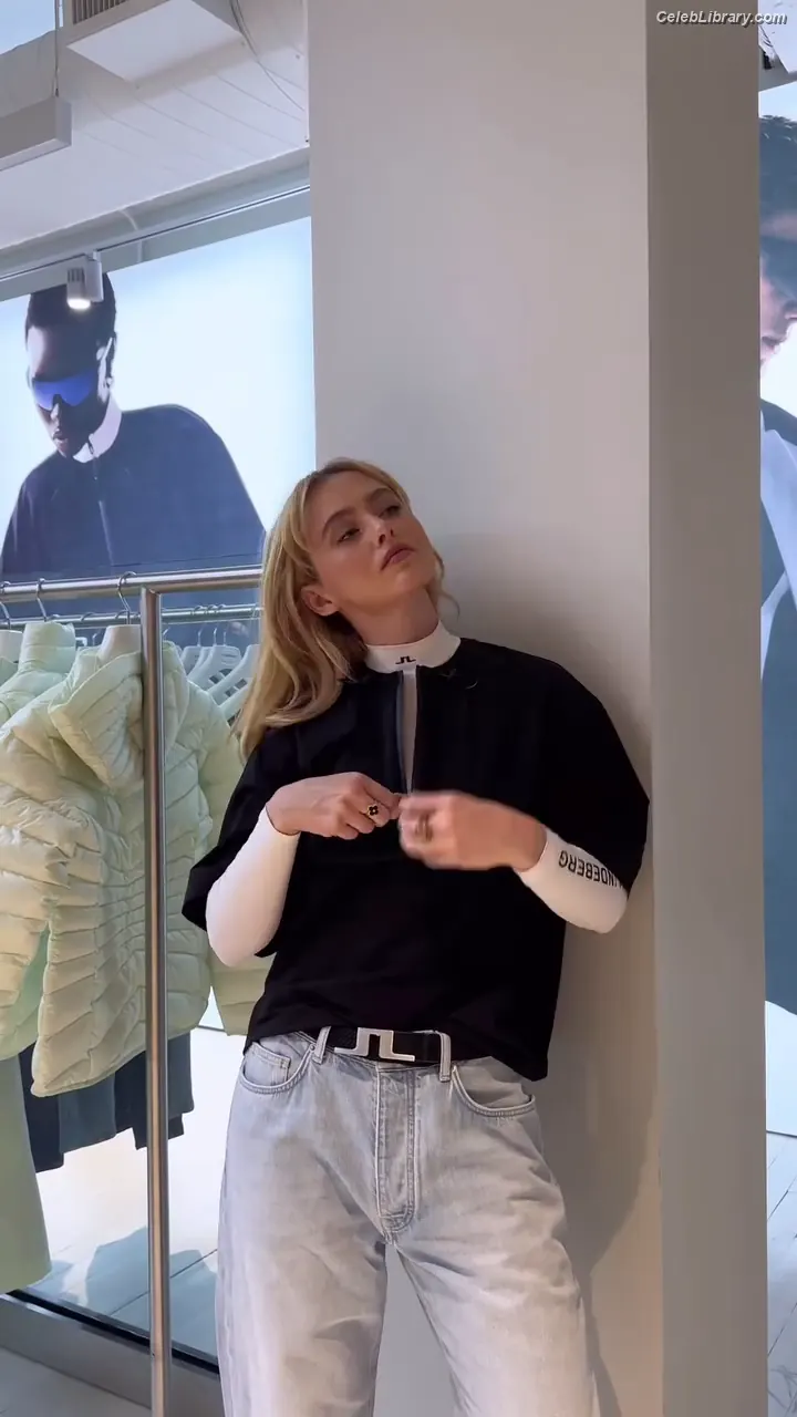 Kathryn Newton photo 22 of 1451