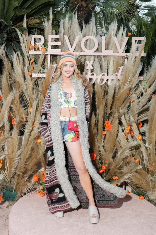 Kathryn Newton photo 1 of 1452