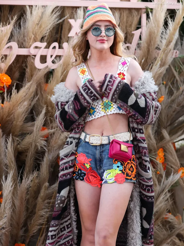 Kathryn Newton photo 14 of 1452