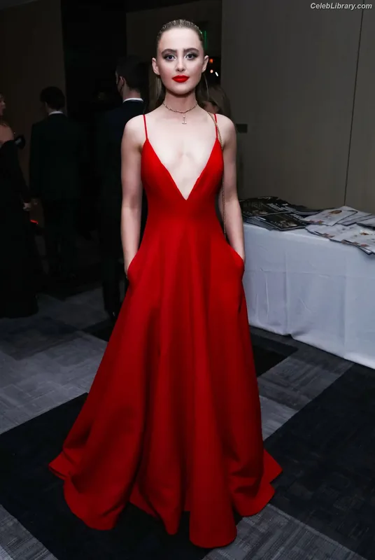 Kathryn Newton photo 2 of 1452