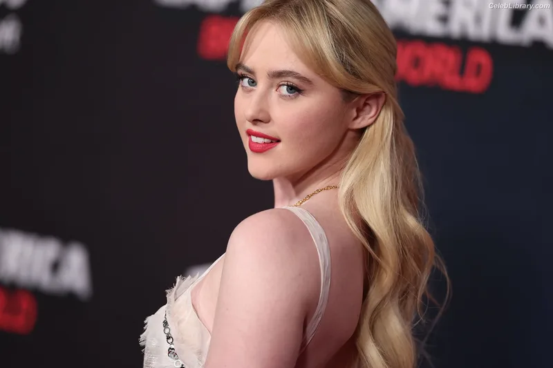 Kathryn Newton photo 15 of 1452