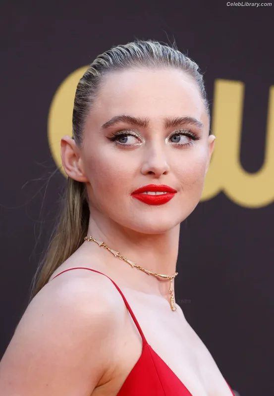 Kathryn Newton photo 18 of 1452