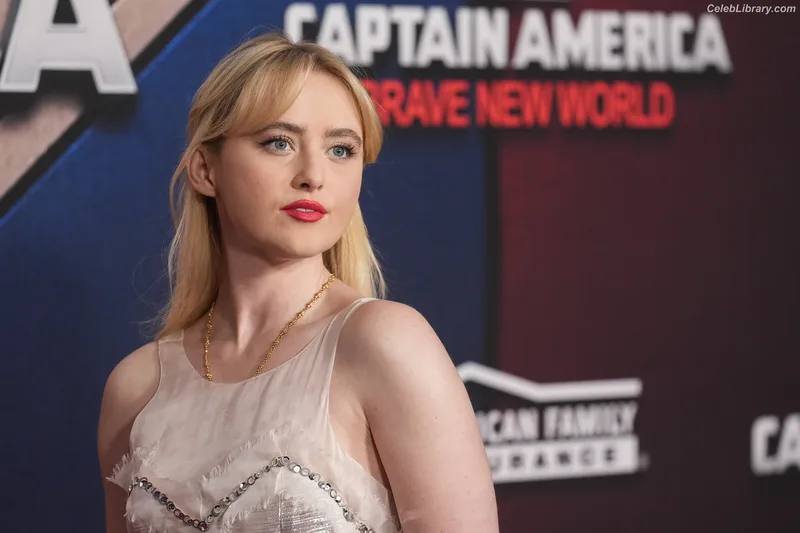 Kathryn Newton photo 10 of 1452