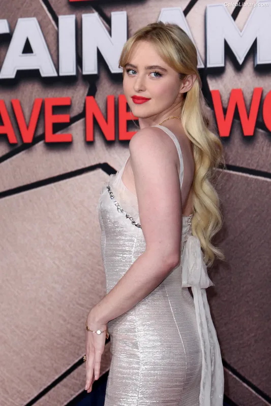 Kathryn Newton photo 11 of 1452