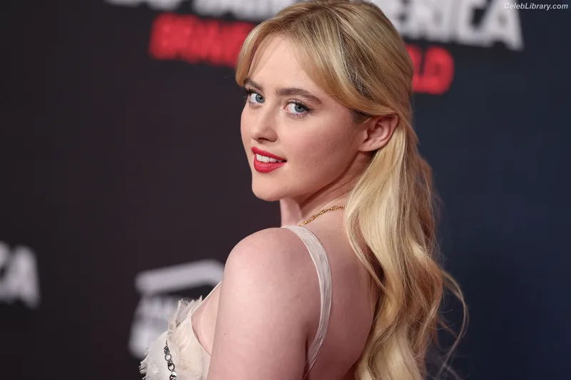 Kathryn Newton photo 7 of 1452