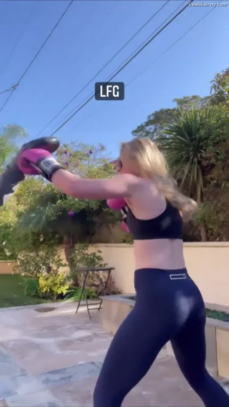 Kathryn Newton photo 5 of 1452