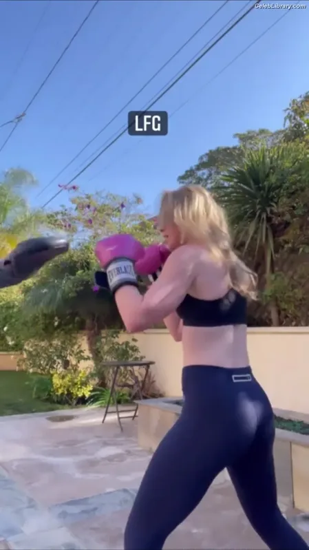 Kathryn Newton photo 7 of 1452