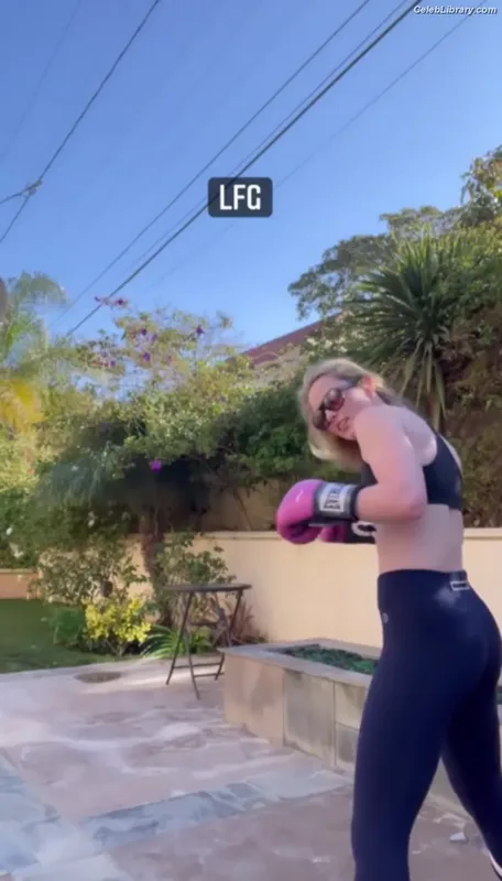 Kathryn Newton photo 11 of 1452