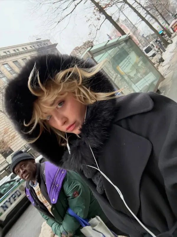 Kathryn Newton photo 3 of 1452