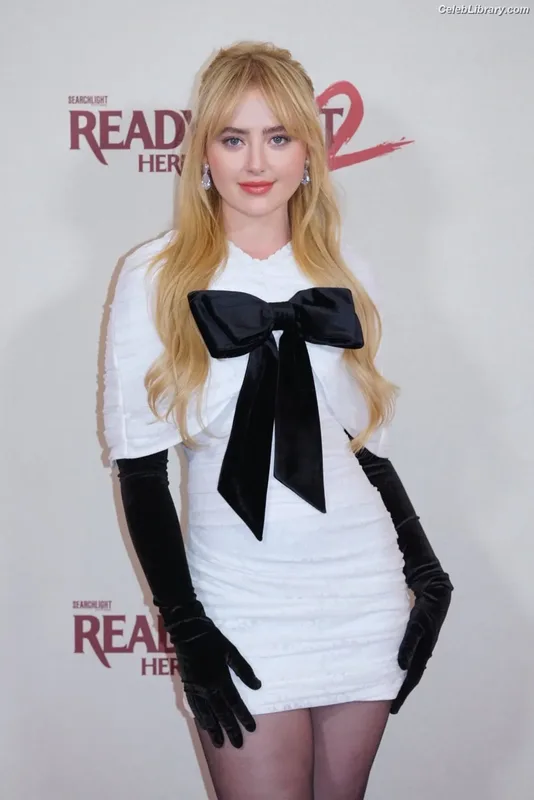 Kathryn Newton photo 24 of 1452