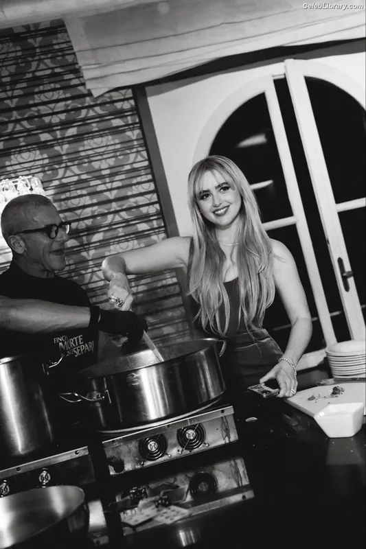 Kathryn Newton photo 3 of 1452