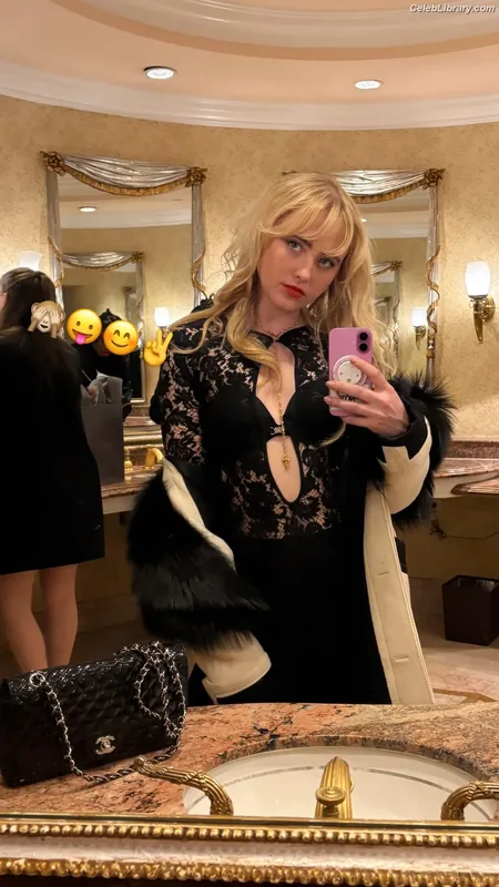 Kathryn Newton photo 16 of 1452
