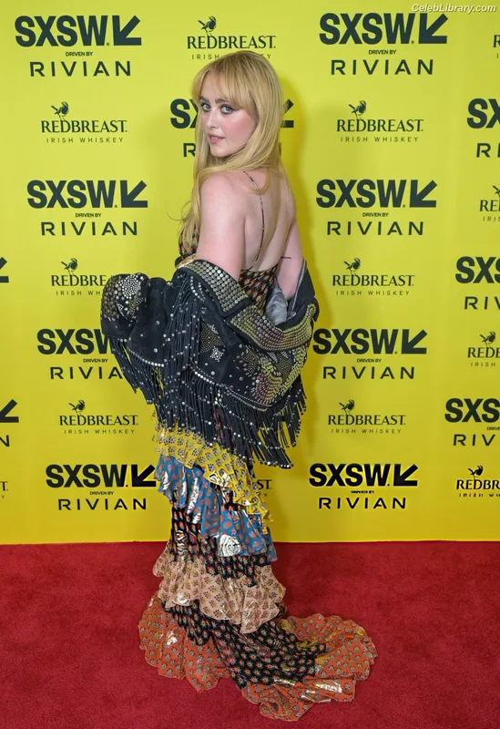 Kathryn Newton photo 23 of 1452
