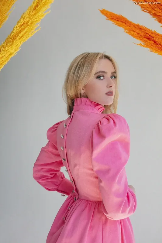 Kathryn Newton photo 3 of 1452
