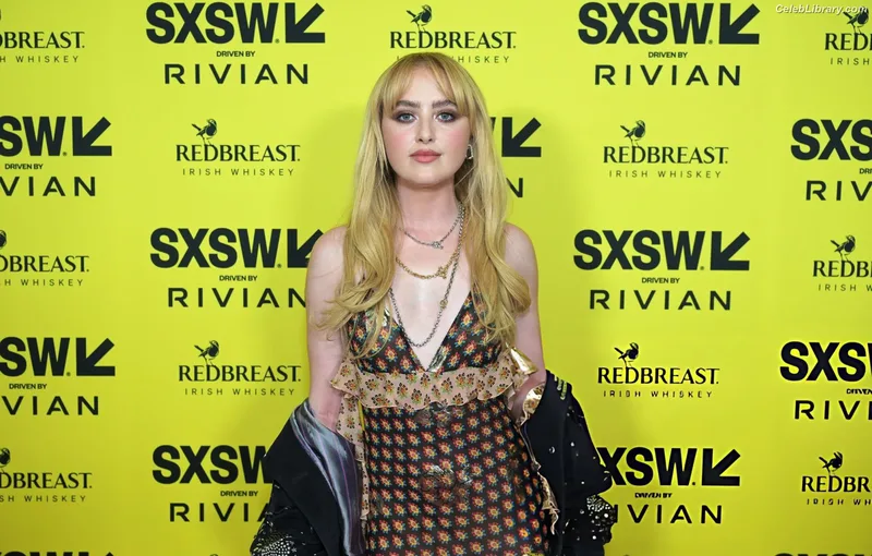 Kathryn Newton photo 9 of 1452