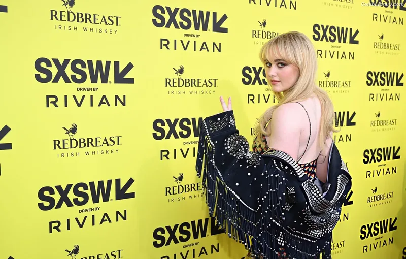 Kathryn Newton photo 20 of 1452