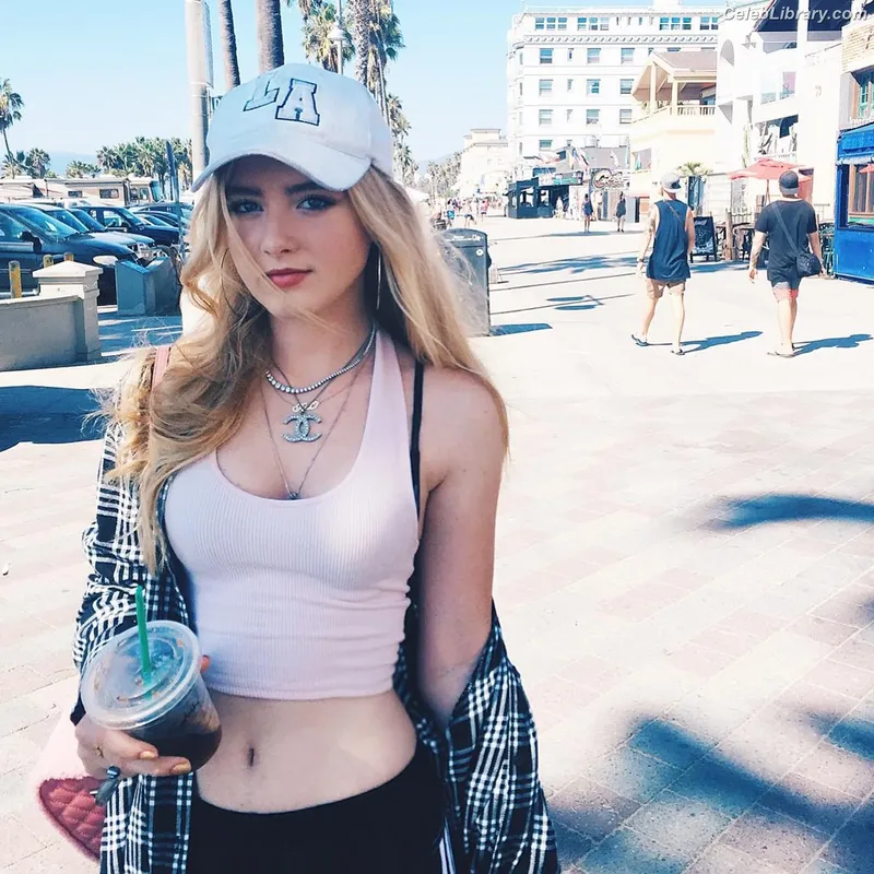 Kathryn Newton photo 7 of 1452