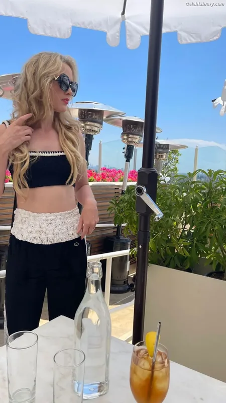 Kathryn Newton photo 12 of 1452