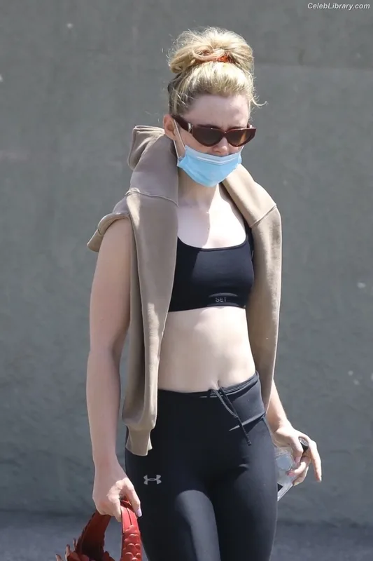 Kathryn Newton photo 1 of 1452