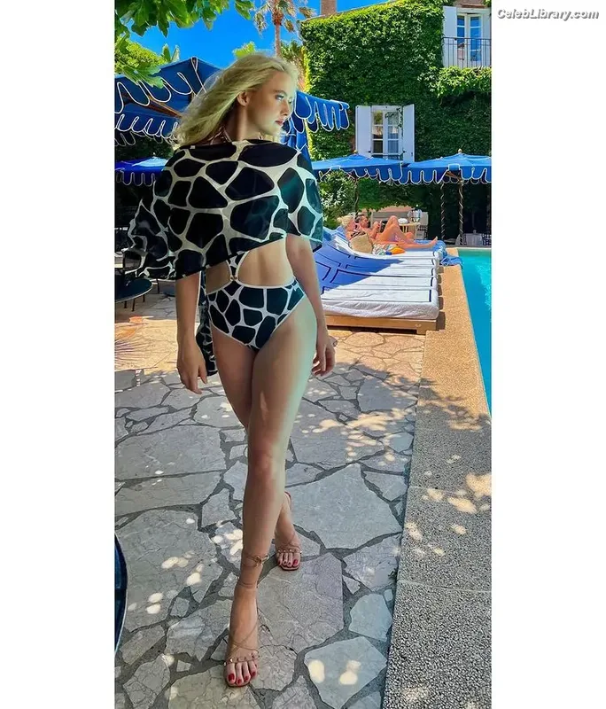 Kathryn Newton photo 16 of 1452
