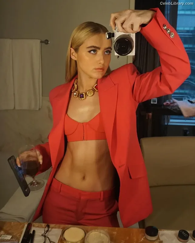 Kathryn Newton photo 14 of 1452