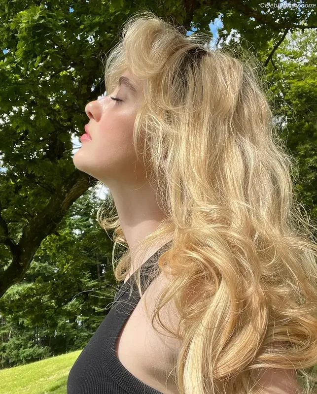 Kathryn Newton photo 2 of 1452