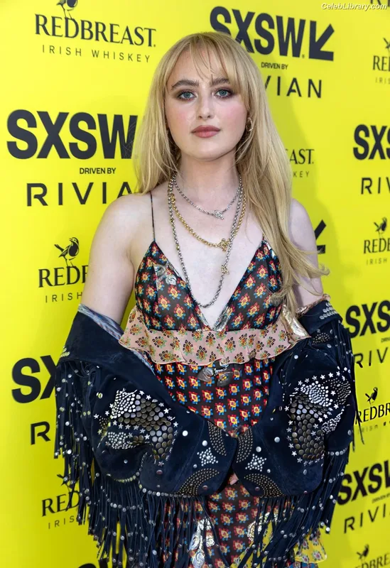 Kathryn Newton photo 10 of 1452