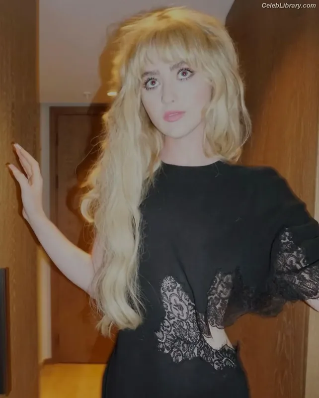 Kathryn Newton photo 13 of 1452