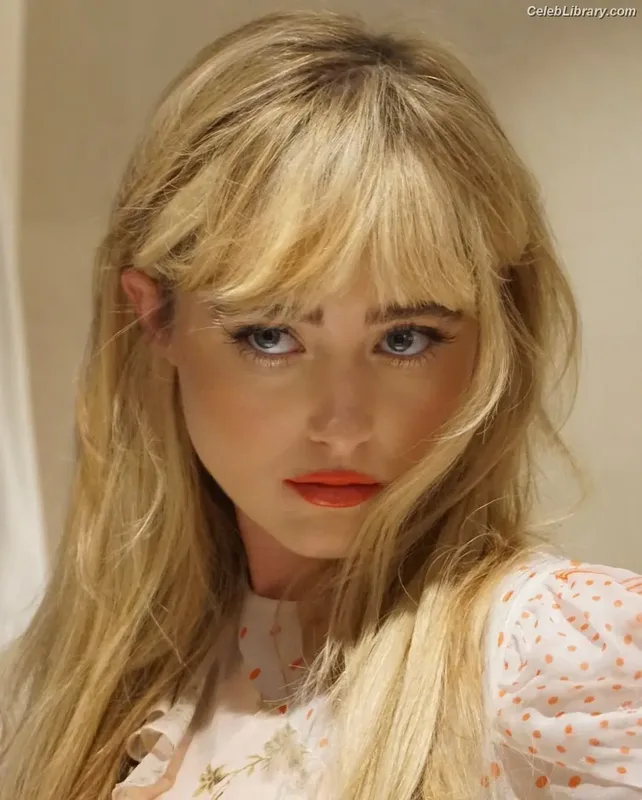 Kathryn Newton photo 14 of 1452