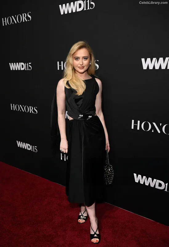 Kathryn Newton photo 1 of 1452