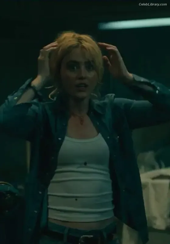 Kathryn Newton photo 2 of 1452