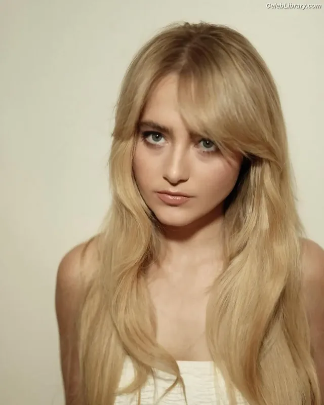 Kathryn Newton photo 3 of 1452