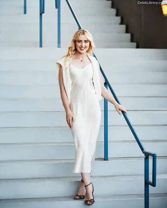Kathryn Newton photo 11 of 1452