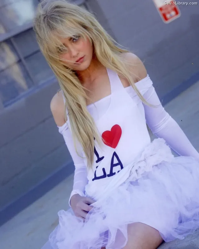 Kathryn Newton photo 18 of 1452